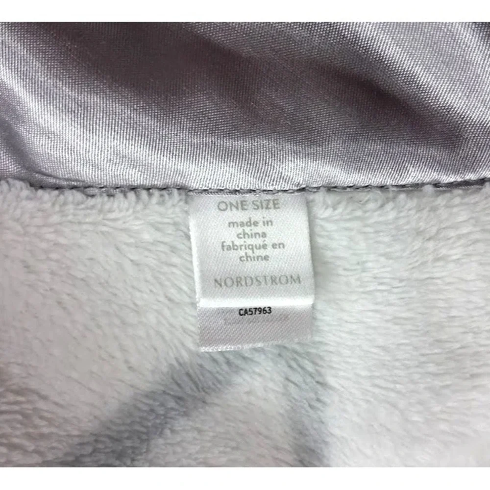 Nordstrom Baby Gray Triangle Satin Trim Blanket Soft‎ Lovey White Plush Silver